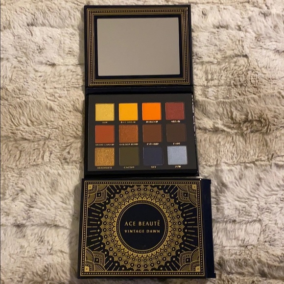 Ace Beaute Vintage Dawn palette. NIB - Picture 2 of 3